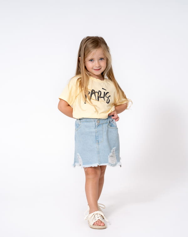 חולצת-טי-שירט-פריז-מק_ט-0.6-חצאית-ג_ינס-קרעים-מק_ט-0.7.-1 (1)